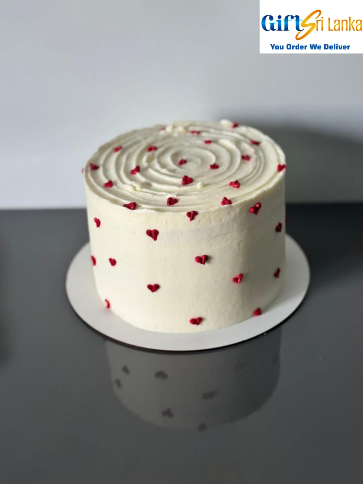 Elegant 750g White Ribbon Cake with Red Heart Buttercream Design