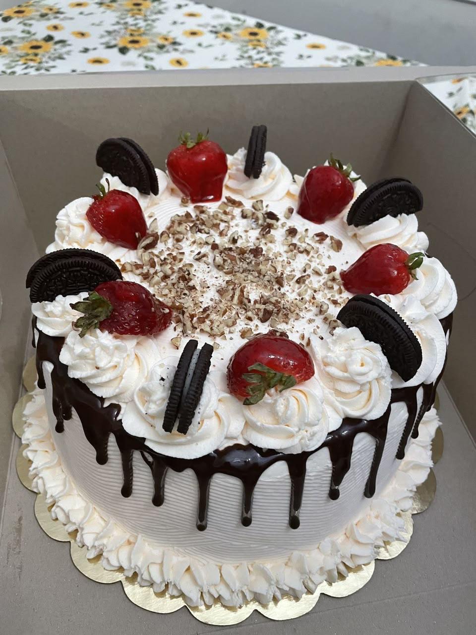 Strawberry Oreo Cream Cake | Premium Celebration Birthday Cake